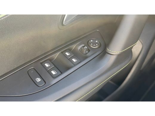 Peugeot 2008 1.2 HYBRID 145PK GT PACK AUTOMAAT / NAVI / LEDER / CLIMA / LED / PDC / 18" LMV / APPLE CARPLAY / ... ActivLease financial lease