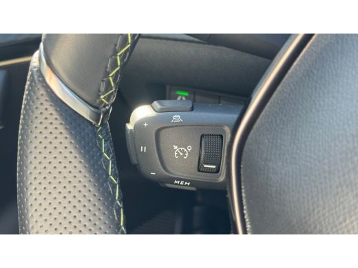 Peugeot 2008 1.2 HYBRID 145PK GT PACK AUTOMAAT / NAVI / LEDER / CLIMA / LED / PDC / 18" LMV / APPLE CARPLAY / ... ActivLease financial lease