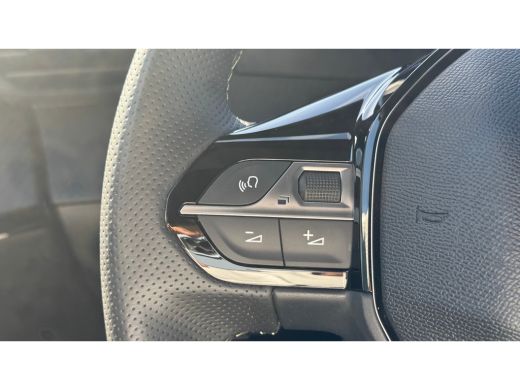 Peugeot 2008 1.2 HYBRID 145PK GT PACK AUTOMAAT / NAVI / LEDER / CLIMA / LED / PDC / 18" LMV / APPLE CARPLAY / ... ActivLease financial lease