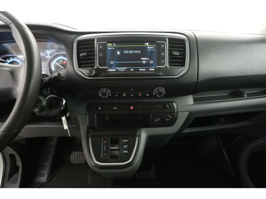Peugeot e-Expert 75 kWh L2H1 | Snelladen | SOH 91% | Airco | Camera | Cruise | Carplay | 3 Zits | Trekhaak ActivLease financial lease