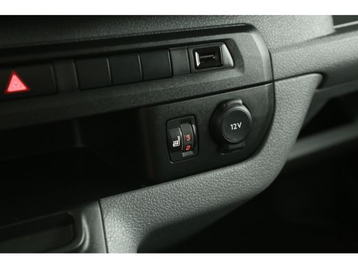 Peugeot e-Expert 75 kWh L2H1 | Snelladen | SOH 91% | Airco | Camera | Cruise | Carplay | 3 Zits | Trekhaak ActivLease financial lease