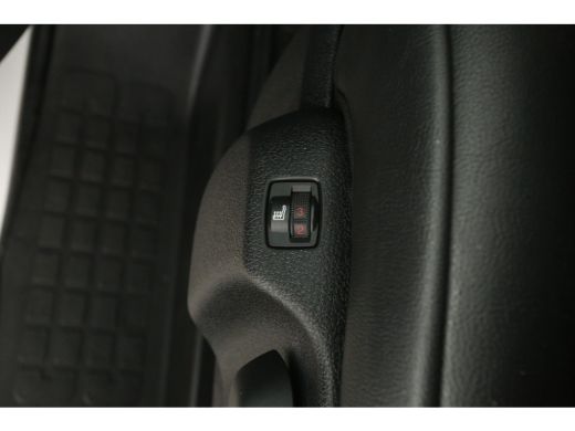 Peugeot e-Expert 75 kWh L2H1 | Snelladen | SOH 91% | Airco | Camera | Cruise | Carplay | 3 Zits | Trekhaak ActivLease financial lease