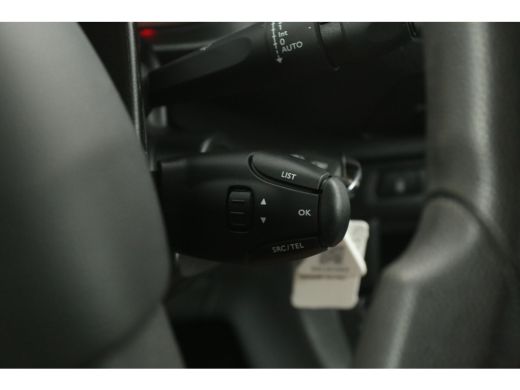 Peugeot e-Expert 75 kWh L2H1 | Snelladen | SOH 91% | Airco | Camera | Cruise | Carplay | 3 Zits | Trekhaak ActivLease financial lease