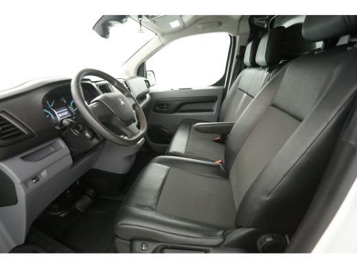 Peugeot e-Expert 75 kWh L2H1 | Snelladen | SOH 91% | Airco | Camera | Cruise | Carplay | 3 Zits | Trekhaak ActivLease financial lease