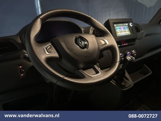 Renault Master 2.3 dCi 136pk L2H2 Euro6 Airco | Navigatie | Camera | Cruisecontrol | LED | 2500kg Trekhaak Parke... ActivLease financial lease