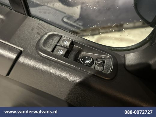 Renault Master 2.3 dCi 136pk L2H2 Euro6 Airco | Navigatie | Camera | Cruisecontrol | LED | 2500kg Trekhaak Parke... ActivLease financial lease