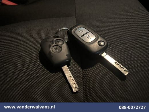 Renault Master 2.3 dCi 136pk L2H2 Euro6 Airco | Navigatie | Camera | Cruisecontrol | LED | 2500kg Trekhaak Parke... ActivLease financial lease