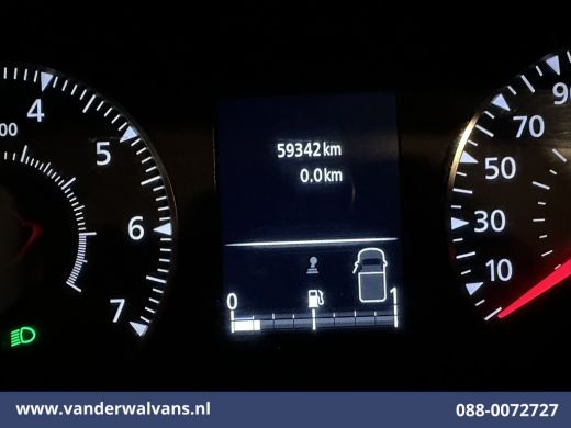Renault Master 2.3 dCi 136pk L2H2 Euro6 Airco | Navigatie | Camera | Cruisecontrol | LED | 2500kg Trekhaak Parke... ActivLease financial lease