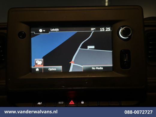 Renault Master 2.3 dCi 136pk L2H2 Euro6 Airco | Navigatie | Camera | Cruisecontrol | LED | 2500kg Trekhaak Parke... ActivLease financial lease