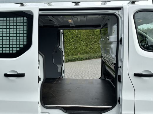 Renault Trafic 2.0 dCi 120 PK / L2H1 / 1e EIG. / IMPERIAAL / 2x SCHUIFDEUR / TREKHAAK / LED KOPLAMPEN / AIRCO / ... ActivLease financial lease