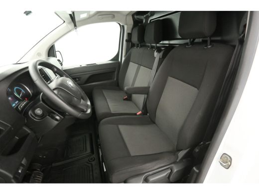 Toyota ProAce 75 kWh L2H1 Long Range | Snelladen | SOH 99% | Airco | Cruise | 3 Zits | Carplay | Parkeersens. ActivLease financial lease