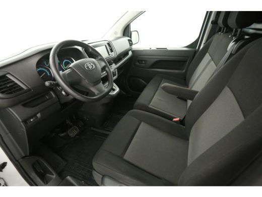 Toyota ProAce 75 kWh L2H1 Long Range | Snelladen | SOH 99% | Airco | Cruise | 3 Zits | Carplay | Parkeersens. ActivLease financial lease