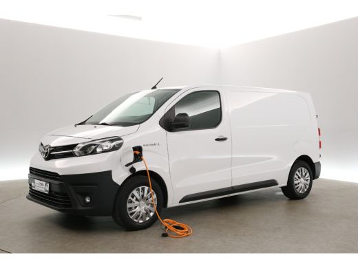 Toyota ProAce Elektrisch 75 kWh L2H1 Long Range | Snelladen | SOH 99% | Airco | Cruise | 3 Zits | Carplay | Par... ActivLease financial lease