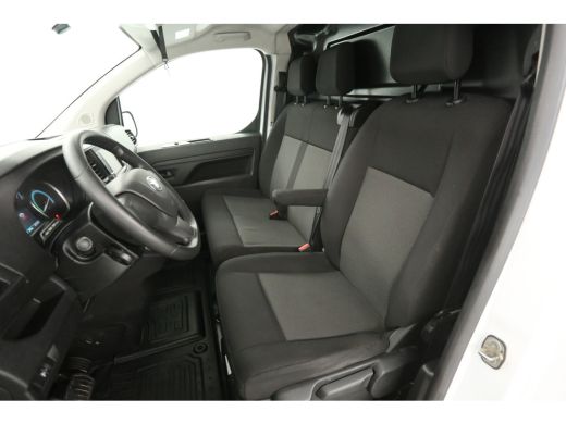 Toyota ProAce Elektrisch 75 kWh L2H1 Long Range | Snelladen | SOH 99% | Airco | Cruise | 3 Zits | Carplay | Par... ActivLease financial lease