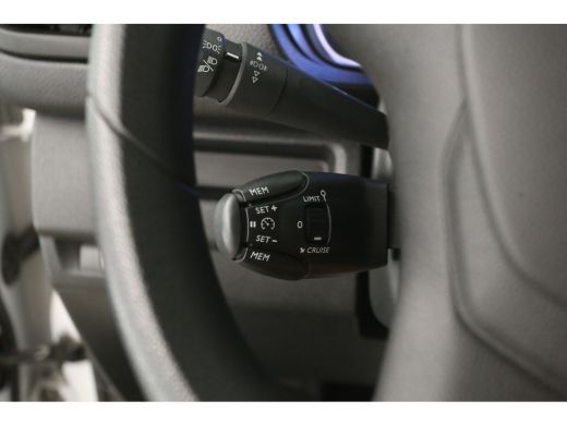 Toyota ProAce Elektrisch 75 kWh L2H1 Long Range | Snelladen | SOH 99% | Airco | Cruise | 3 Zits | Carplay | Par... ActivLease financial lease