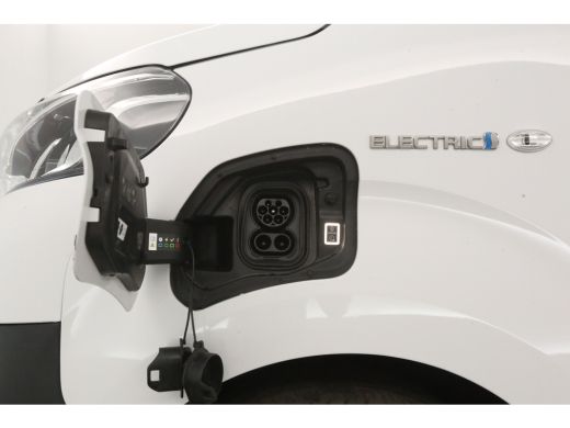Toyota ProAce Elektrisch 75 kWh L2H1 Long Range | Snelladen | SOH 99% | Airco | Cruise | 3 Zits | Carplay | Par... ActivLease financial lease
