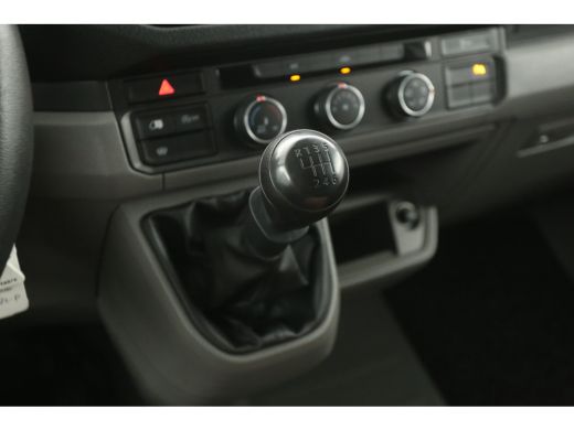 Volkswagen Crafter 2.0 TDI 140PK L3H2 | Airco | Cruise | Carplay | Navi | Parkeersensoren ActivLease financial lease