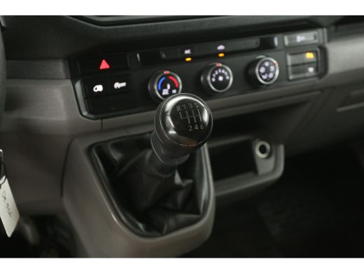 Volkswagen Crafter 2.0 TDI L3H2 140PK | 3000kg Trekgew. | Airco | Cruise | 3 Zits | Parkeersensoren ActivLease financial lease