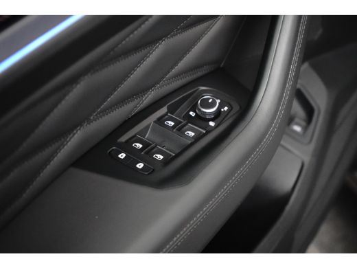 Volkswagen Touareg 3.0 TSi eHybrid 4MOTION 460 pk R-line | Trekhaak elek. uitklapbaar | Panorama-dak | 22 inch LM-Ve... ActivLease financial lease