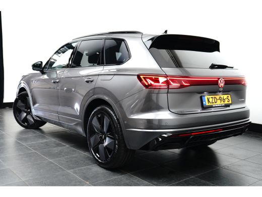 Volkswagen Touareg 3.0 TSi eHybrid 4MOTION 460 pk R-line | Trekhaak elek. uitklapbaar | Panorama-dak | 22 inch LM-Ve... ActivLease financial lease