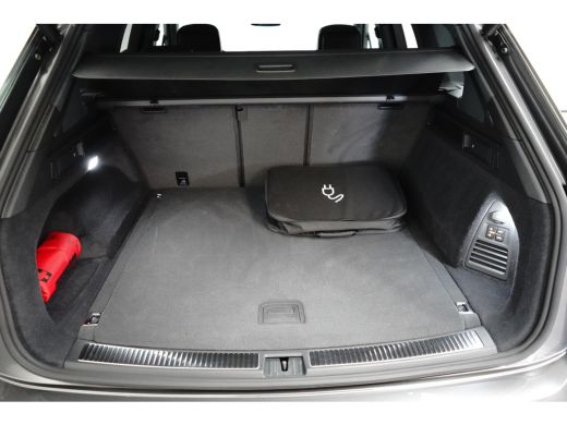 Volkswagen Touareg 3.0 TSi eHybrid 4MOTION 460 pk R-line | Trekhaak elek. uitklapbaar | Panorama-dak | 22 inch LM-Ve... ActivLease financial lease