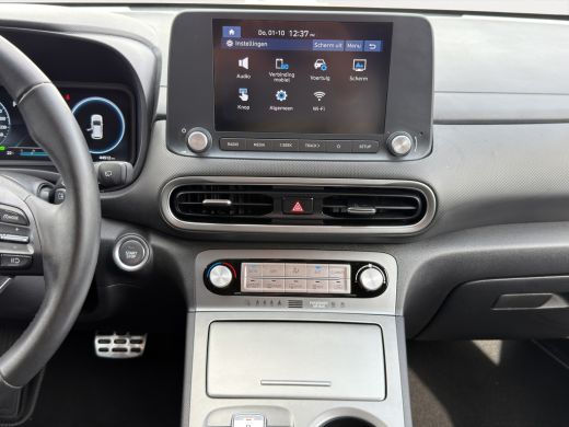 Hyundai Kona EV Pure 64 kWh | Apple Carplay/Android Auto | Camera | Stoelverwarming | Cruise Control | ActivLease financial lease