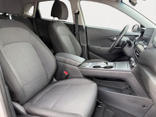 Hyundai Kona EV Pure 64 kWh | Apple Carplay/Android Auto | Camera | Stoelverwarming | Cruise Control | ActivLease financial lease