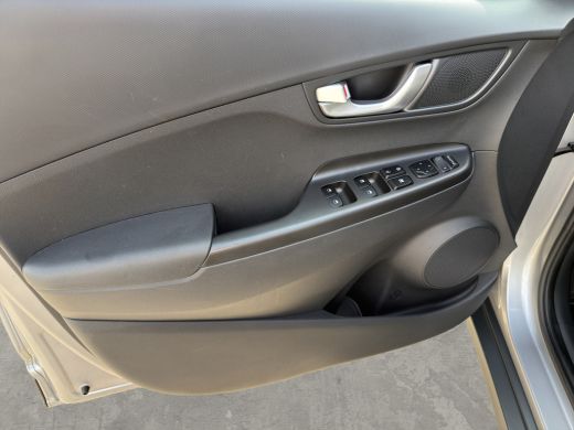 Hyundai Kona EV Pure 64 kWh | Apple Carplay/Android Auto | Camera | Stoelverwarming | Cruise Control | ActivLease financial lease