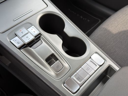 Hyundai Kona EV Pure 64 kWh | Apple Carplay/Android Auto | Camera | Stoelverwarming | Cruise Control | ActivLease financial lease