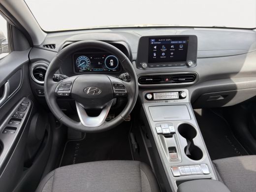 Hyundai Kona EV Pure 64 kWh | Apple Carplay/Android Auto | Camera | Stoelverwarming | Cruise Control | ActivLease financial lease