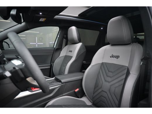 Jeep Compass First Edition 74 kWh Tot 8 Jaar Garantie! | Premium + Convience Pack | Schuif-/Kanteldak | Warmte... ActivLease financial lease