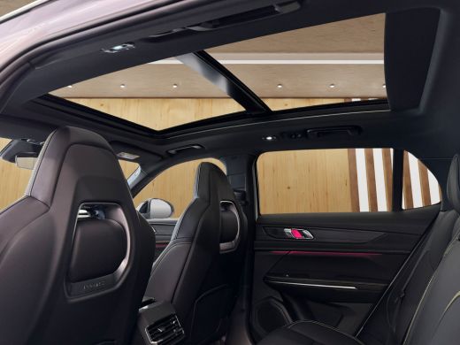 Lynk & Co 01 More | Panoramadak | 360 camera | Stoel + Stuurverwarming |Adaptieve cruise control | BLIS | ActivLease financial lease