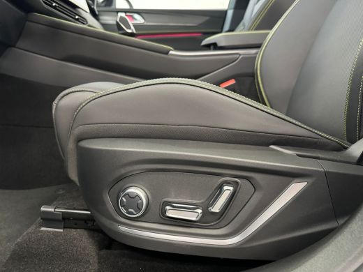 Lynk & Co 01 More | Panoramadak | 360 camera | Stoel + Stuurverwarming |Adaptieve cruise control | BLIS | ActivLease financial lease