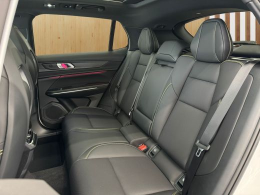 Lynk & Co 01 More | Panoramadak | 360 camera | Stoel + Stuurverwarming |Adaptieve cruise control | BLIS | ActivLease financial lease