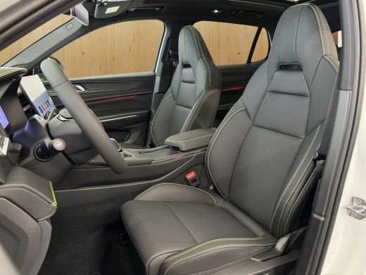 Lynk & Co 01 More | Panoramadak | 360 camera | Stoel + Stuurverwarming |Adaptieve cruise control | BLIS | ActivLease financial lease