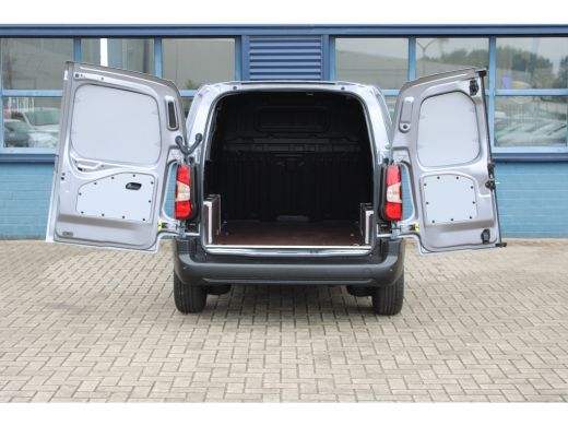 Opel Combo 1.5 130 PK Carplay / 16" LMV / Camera / Navigatie |  10'' HD Radio NAV & DAB+ incl. Apple Carplay... ActivLease financial lease