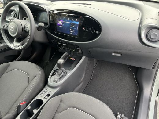 Toyota Aygo Hybrid 115 pulse | Tarragon met zwart dak | Easy Pack | Nieuw uit voorraad leverbaar | ActivLease financial lease