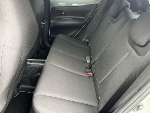 Toyota Aygo Hybrid 115 pulse | Tarragon met zwart dak | Easy Pack | Nieuw uit voorraad leverbaar | ActivLease financial lease