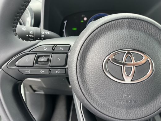 Toyota Aygo Hybrid 115 pulse | Tarragon met zwart dak | Easy Pack | Nieuw uit voorraad leverbaar | ActivLease financial lease