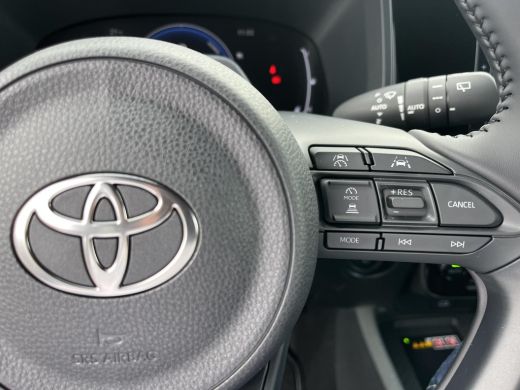 Toyota Aygo Hybrid 115 pulse | Tarragon met zwart dak | Easy Pack | Nieuw uit voorraad leverbaar | ActivLease financial lease