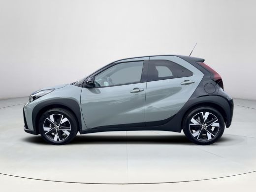 Toyota Aygo Hybrid 115 pulse | Tarragon met zwart dak | Easy Pack | Nieuw uit voorraad leverbaar | ActivLease financial lease