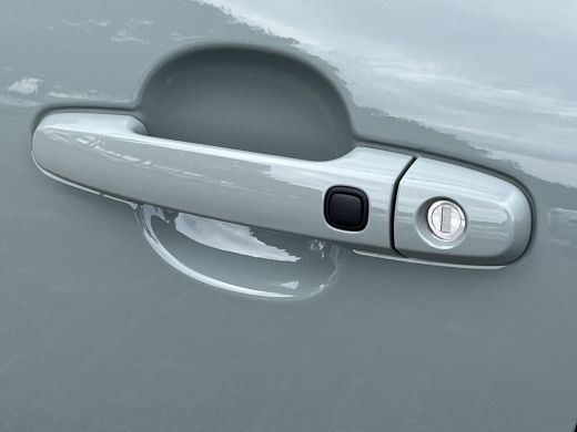 Toyota Aygo Hybrid 115 pulse | Tarragon met zwart dak | Easy Pack | Nieuw uit voorraad leverbaar | ActivLease financial lease