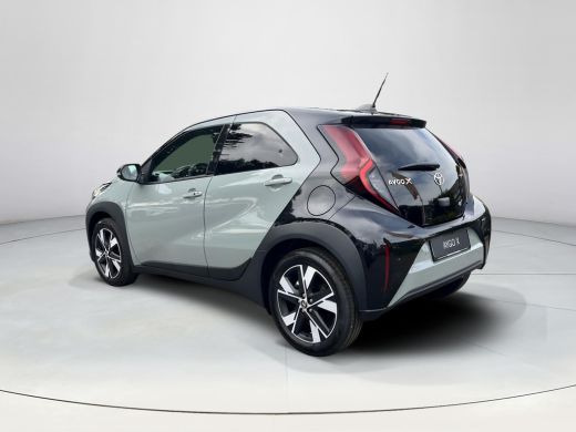 Toyota Aygo Hybrid 115 pulse | Tarragon met zwart dak | Easy Pack | Nieuw uit voorraad leverbaar | ActivLease financial lease