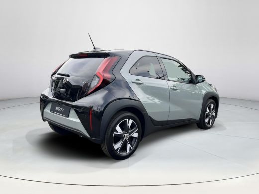 Toyota Aygo Hybrid 115 pulse | Tarragon met zwart dak | Easy Pack | Nieuw uit voorraad leverbaar | ActivLease financial lease