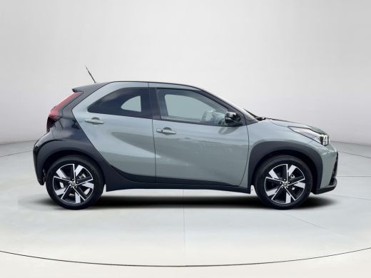 Toyota Aygo Hybrid 115 pulse | Tarragon met zwart dak | Easy Pack | Nieuw uit voorraad leverbaar | ActivLease financial lease