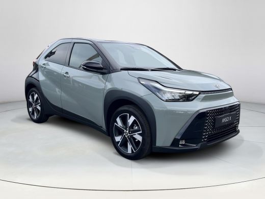 Toyota Aygo Hybrid 115 pulse | Tarragon met zwart dak | Easy Pack | Nieuw uit voorraad leverbaar | ActivLease financial lease
