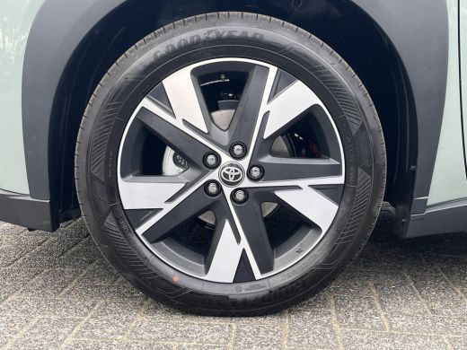 Toyota Aygo Hybrid 115 pulse | Tarragon met zwart dak | Easy Pack | Nieuw uit voorraad leverbaar | ActivLease financial lease