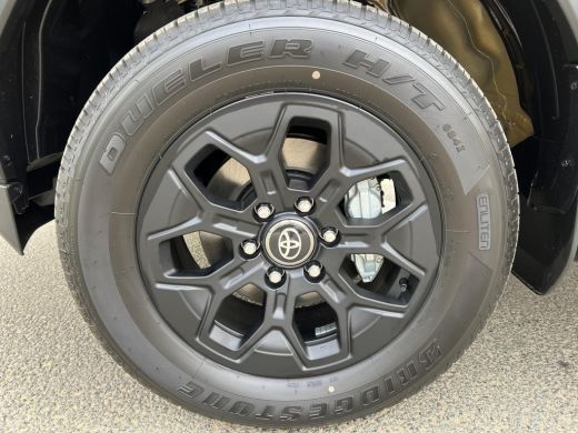 Toyota Hilux 2.8 D-4D Hybrid Invincible 5-persoons bij registratie na 1-1-2027 ActivLease financial lease