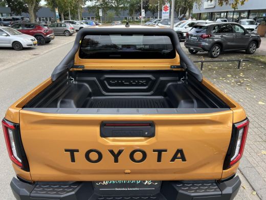 Toyota Hilux 2.8 D-4D Hybrid Invincible 5-persoons bij registratie na 1-1-2027 ActivLease financial lease