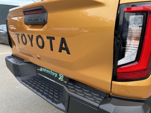 Toyota Hilux 2.8 D-4D Hybrid Invincible 5-persoons bij registratie na 1-1-2027 ActivLease financial lease
